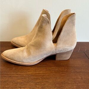Free People Charm double V suede tan ankle‎ boots